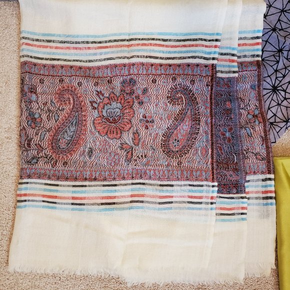 not known Accessories - Cream Wool Scarf/Wrap Like New